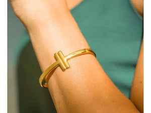Bracelete T Dourado